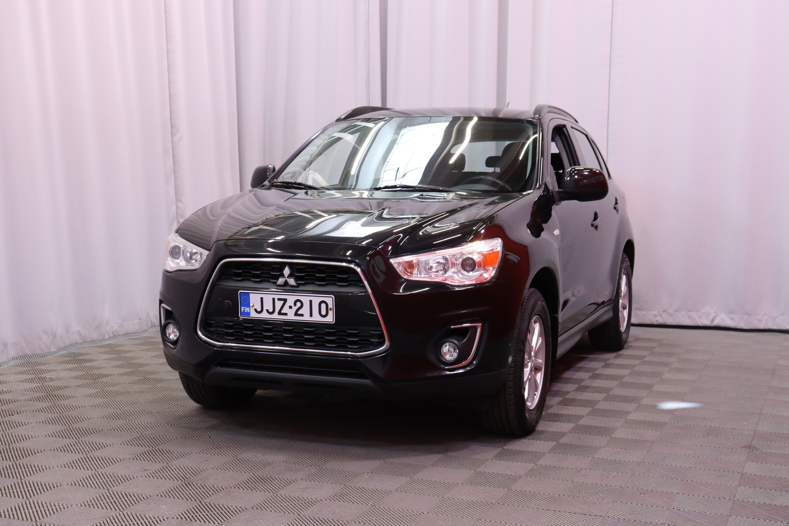 Mitsubishi - ASX - 1,6 MIVEC Invite 5MT // Autom. ilmastointi / Lohkolämmitin + sisähaara / Radio / Penkinlämmittimet / Vakkari // - Farmari