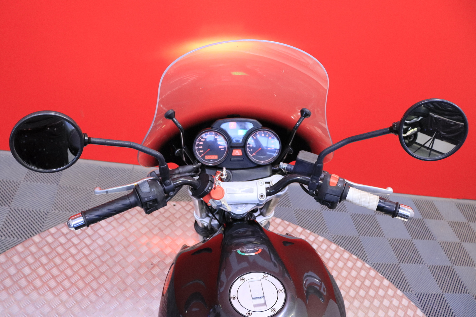 Moto Guzzi - Breva - 750 // Myydään Huutokaupat.com / 2x laukut / Hyvät renkaat // - Moottoripyörä