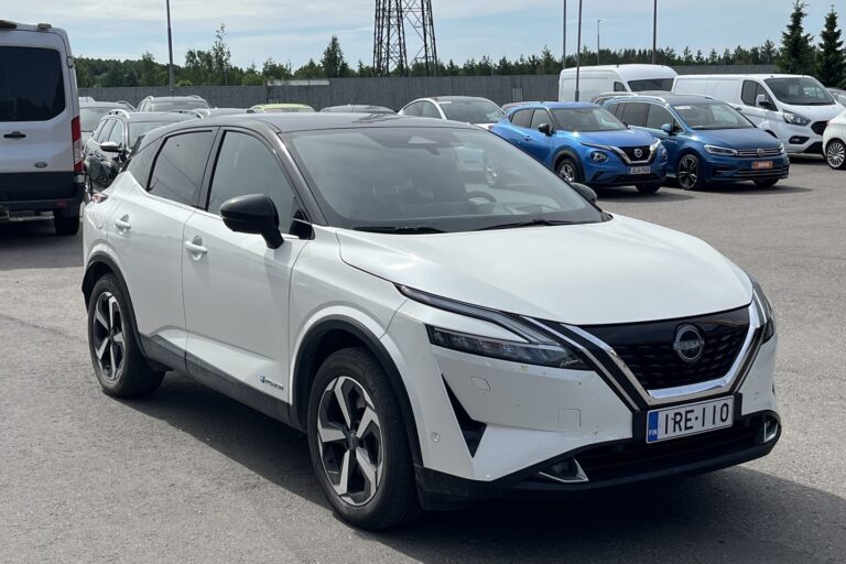 Nissan - Qashqai - e-POWER 2WD Tekna 2-tone - Maastoauto
