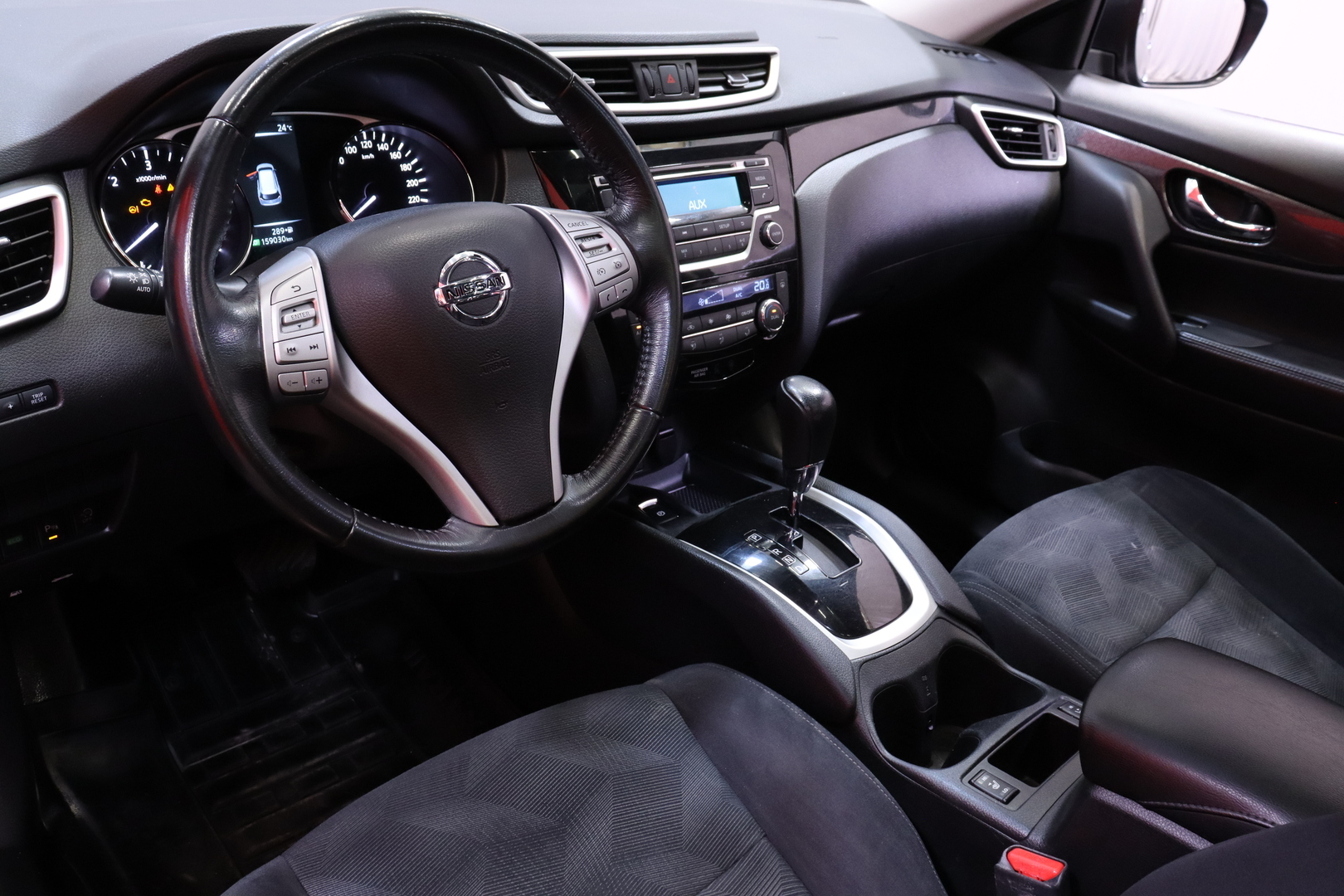Nissan - X-Trail - dCi 130 Acenta 2WD Xtronic Moon // Lasikatto / Vetokoukku / Bluetooth // - Maastoauto