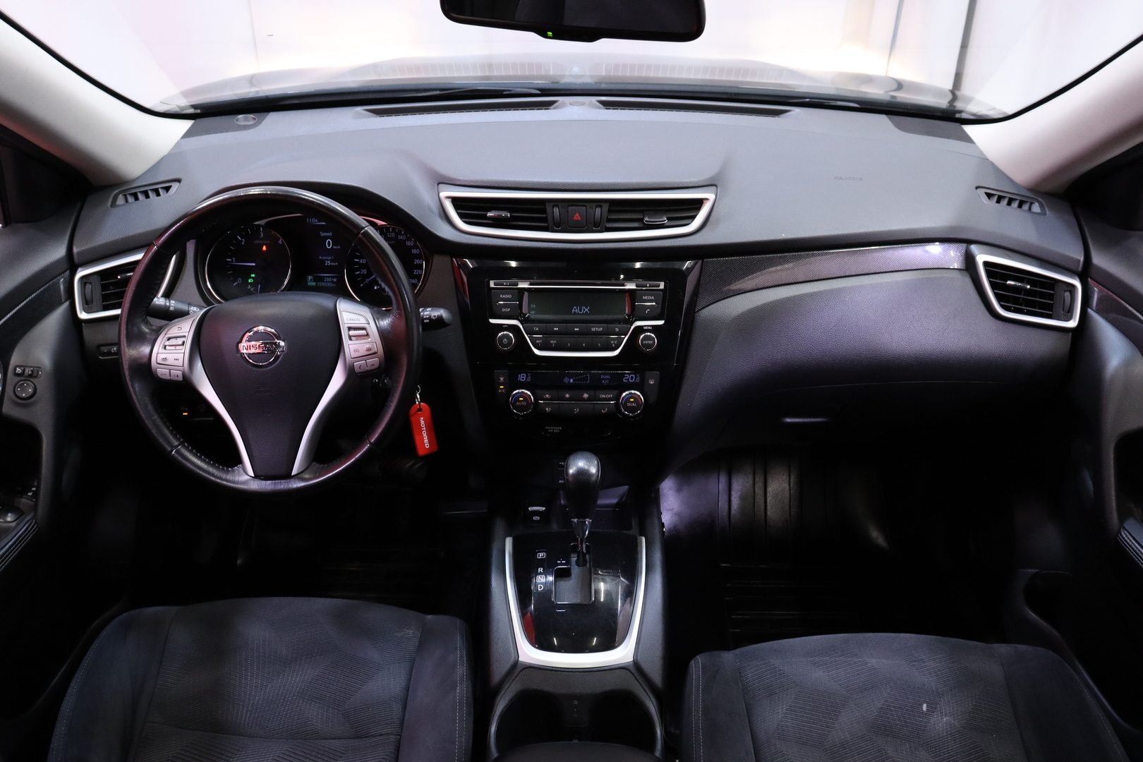 Nissan - X-Trail - dCi 130 Acenta 2WD Xtronic Moon // Lasikatto / Vetokoukku / Bluetooth // - Maastoauto