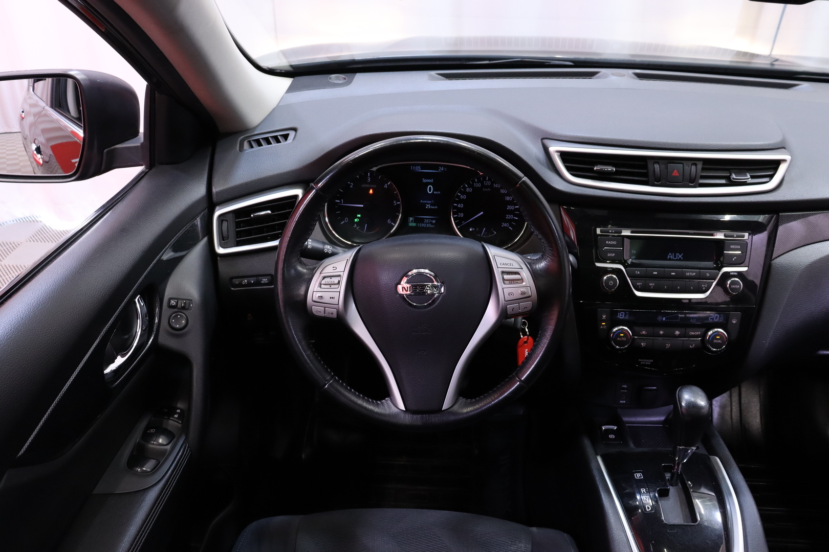 Nissan - X-Trail - dCi 130 Acenta 2WD Xtronic Moon // Lasikatto / Vetokoukku / Bluetooth // - Maastoauto