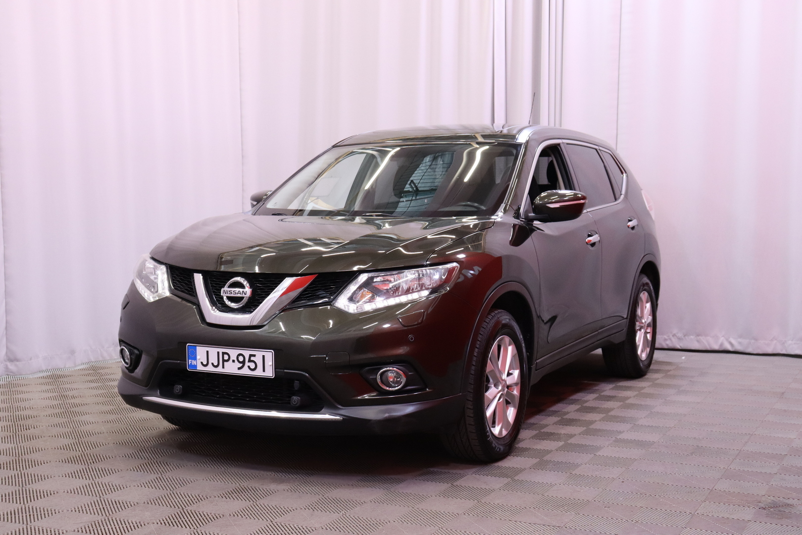 Nissan - X-Trail - dCi 130 Acenta 2WD Xtronic Moon // Lasikatto / Vetokoukku / Bluetooth // - Maastoauto