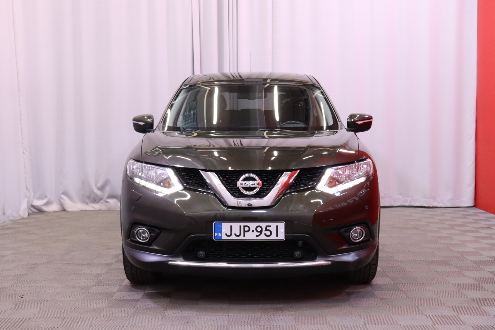 Nissan - X-Trail - dCi 130 Acenta 2WD Xtronic Moon // Lasikatto / Vetokoukku / Bluetooth // - Maastoauto