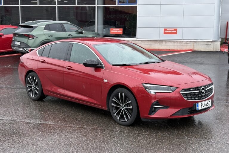 Opel - Insignia - Grand Sport Executive 200 Turbo A // ACC / Kamera / LED // - Viistoperä