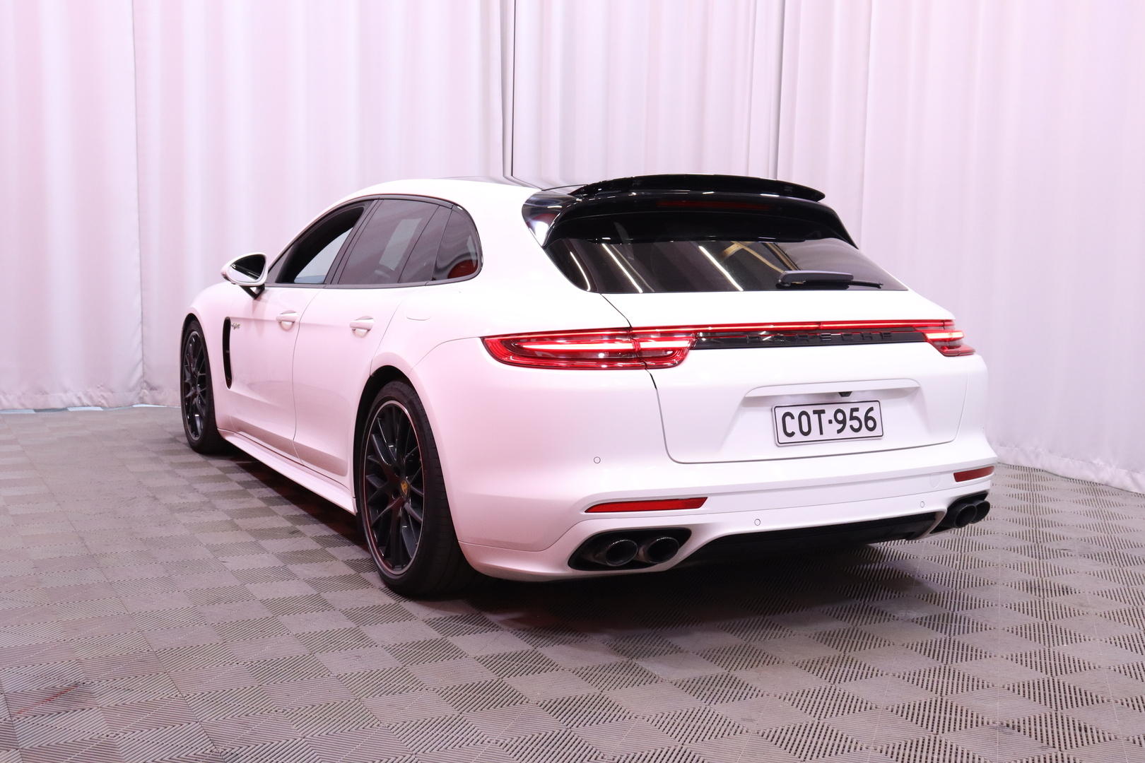 Porsche - Panamera - 4 E-Hybrid Sport Turismo // Sportchrono+ / Sportdesign / ACC / Panorama / Bose / PDLS+ / 360° // - Farmari