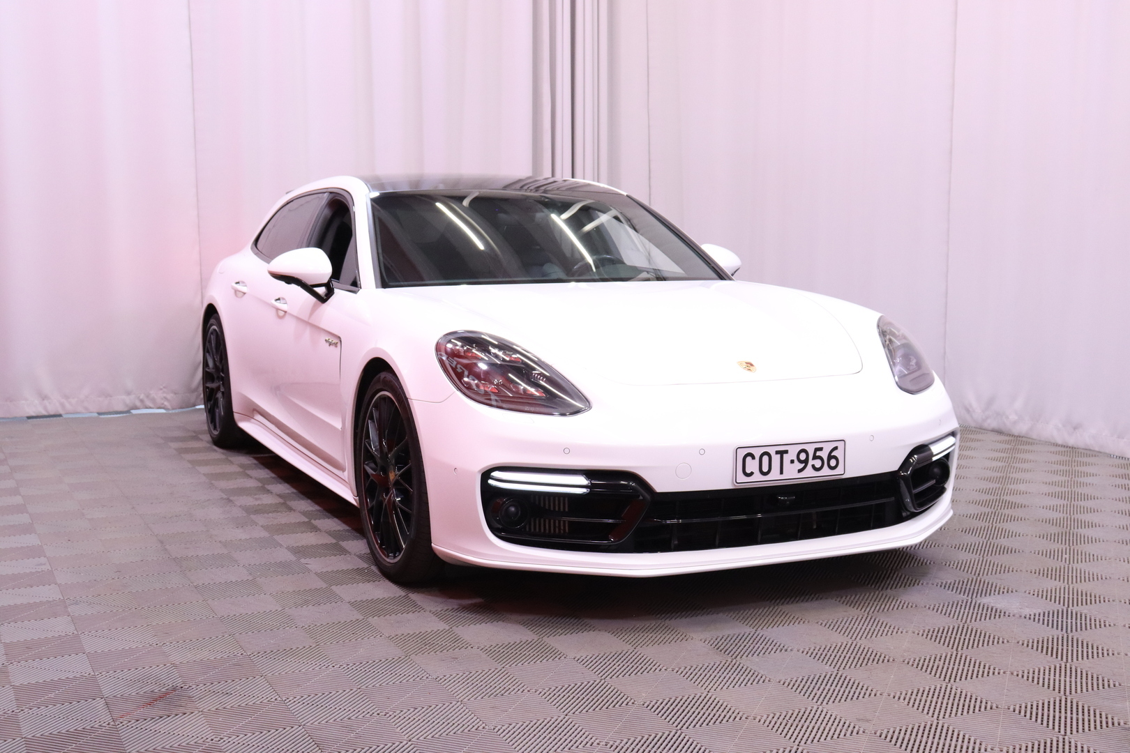 Porsche - Panamera - 4 E-Hybrid Sport Turismo // Sportchrono+ / Sportdesign / ACC / Panorama / Bose / PDLS+ / 360° // - Farmari