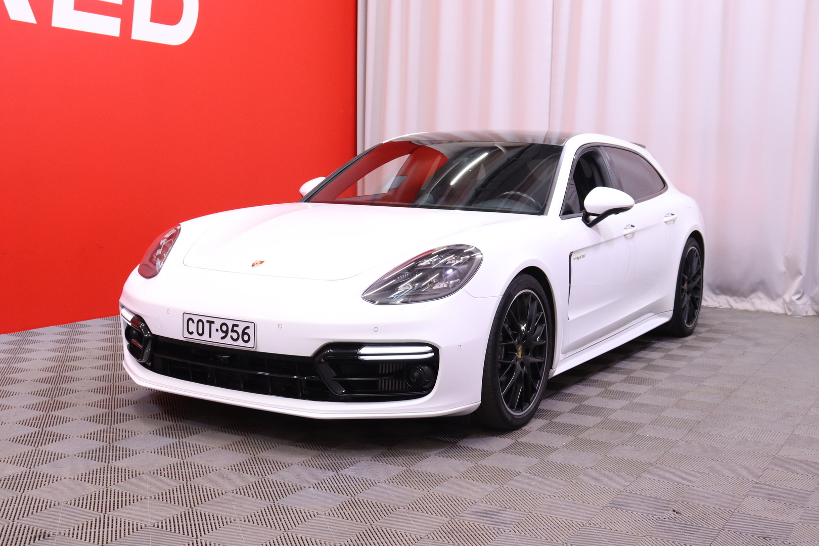 Porsche - Panamera - 4 E-Hybrid Sport Turismo // Sportchrono+ / Sportdesign / ACC / Panorama / Bose / PDLS+ / 360° // - Farmari