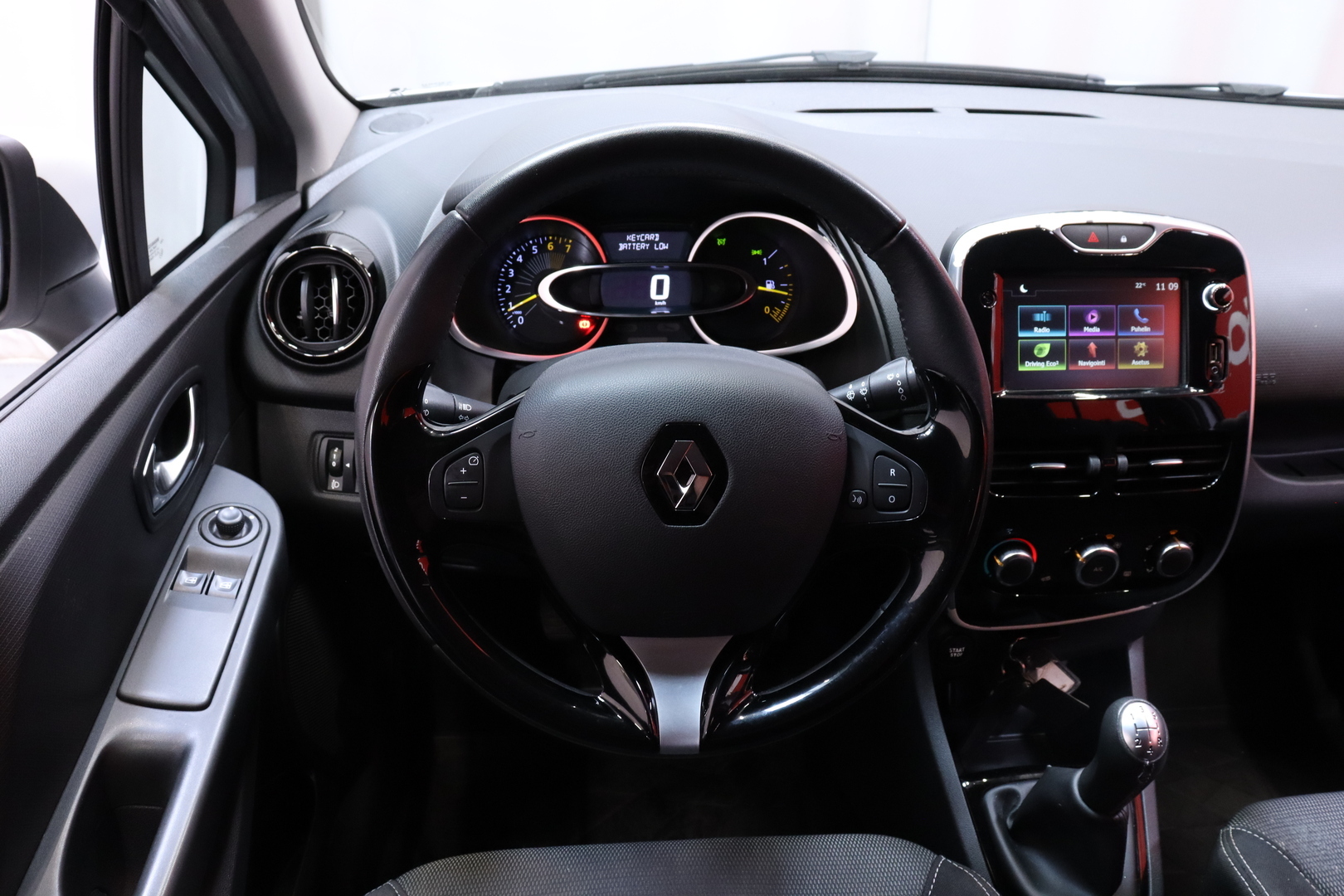 Renault - Clio - Sport Tourer Energy TCe 90 S&S Navi Style // 2.om Suomiauto / Vakkari / Lohkolämmitin / Bluetooth / Navi / 2x renkaat // - Farmari
