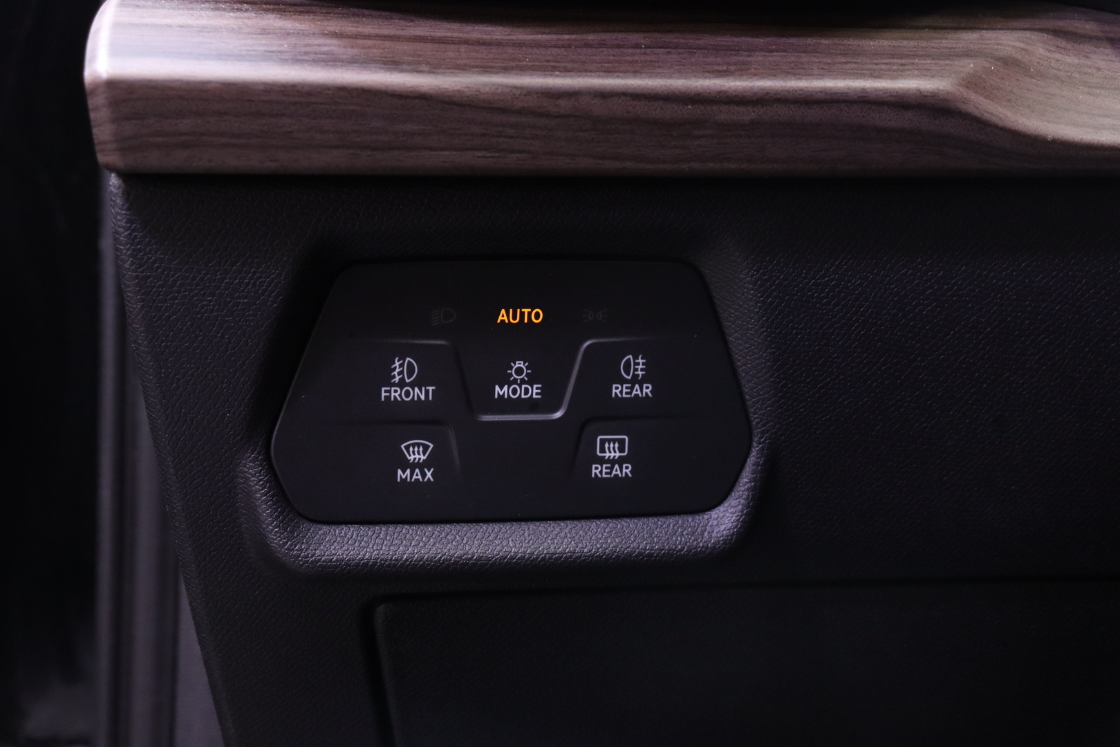 Seat - Leon - 1,4 PHEV 204 eHybrid Xcellence DSG // ACC / P.Kamera / Led-Ajovalot / Full Led / Keyless // - Viistoperä