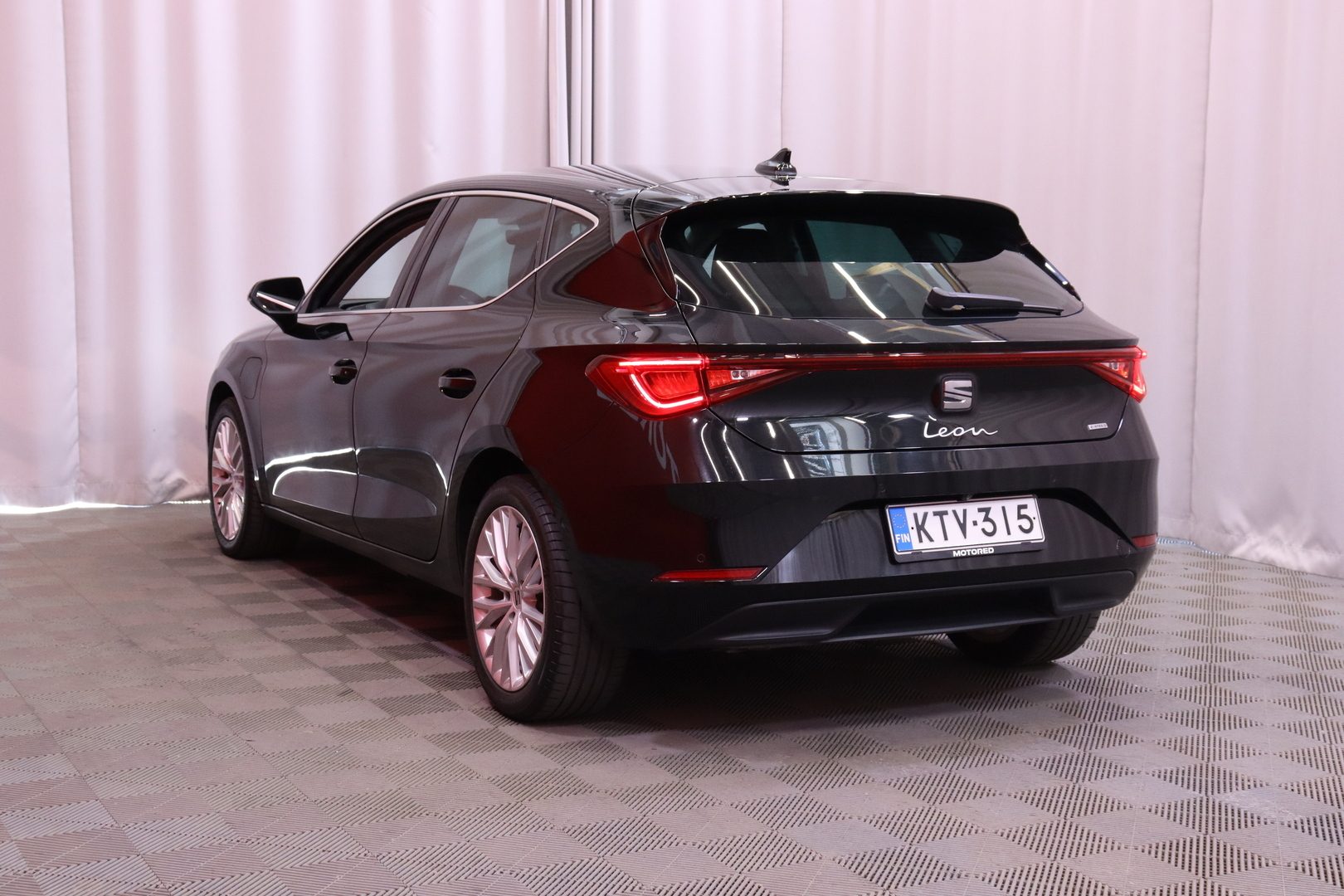 Seat - Leon - 1,4 PHEV 204 eHybrid Xcellence DSG // ACC / P.Kamera / Led-Ajovalot / Full Led / Keyless // - Viistoperä