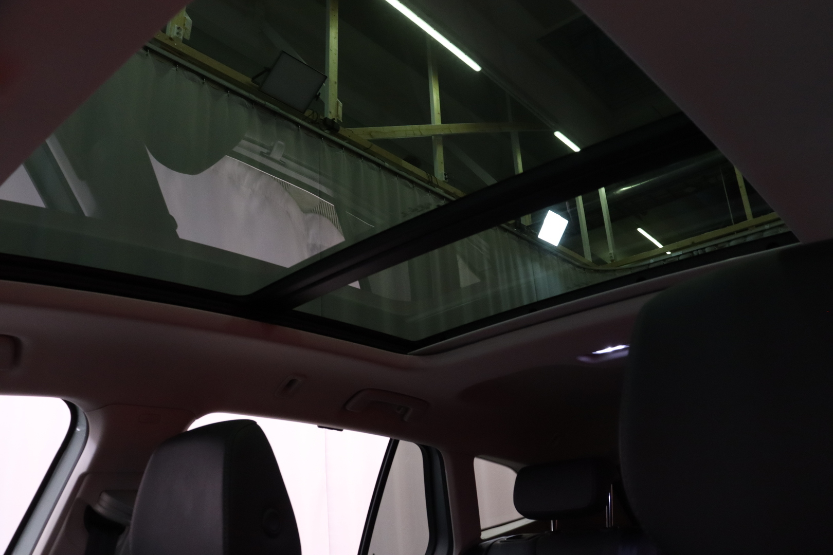 Skoda - Enyaq - 80 iV // Desing Suite / DCC-alusta / Matrix / ACC / Panorama / Koukku / HUD / / Koukku / Muistipaketti / - Maastoauto