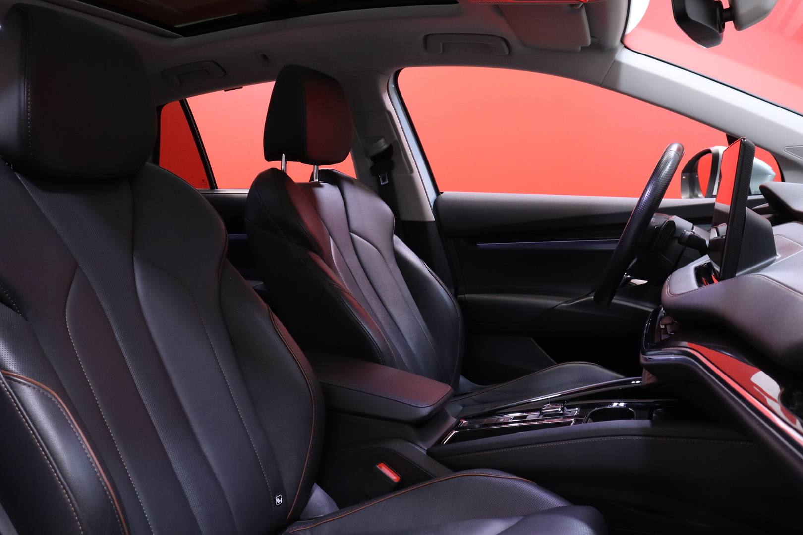 Skoda - Enyaq - 80 iV // Desing Suite / DCC-alusta / Matrix / ACC / Panorama / Koukku / HUD / / Koukku / Muistipaketti / - Maastoauto