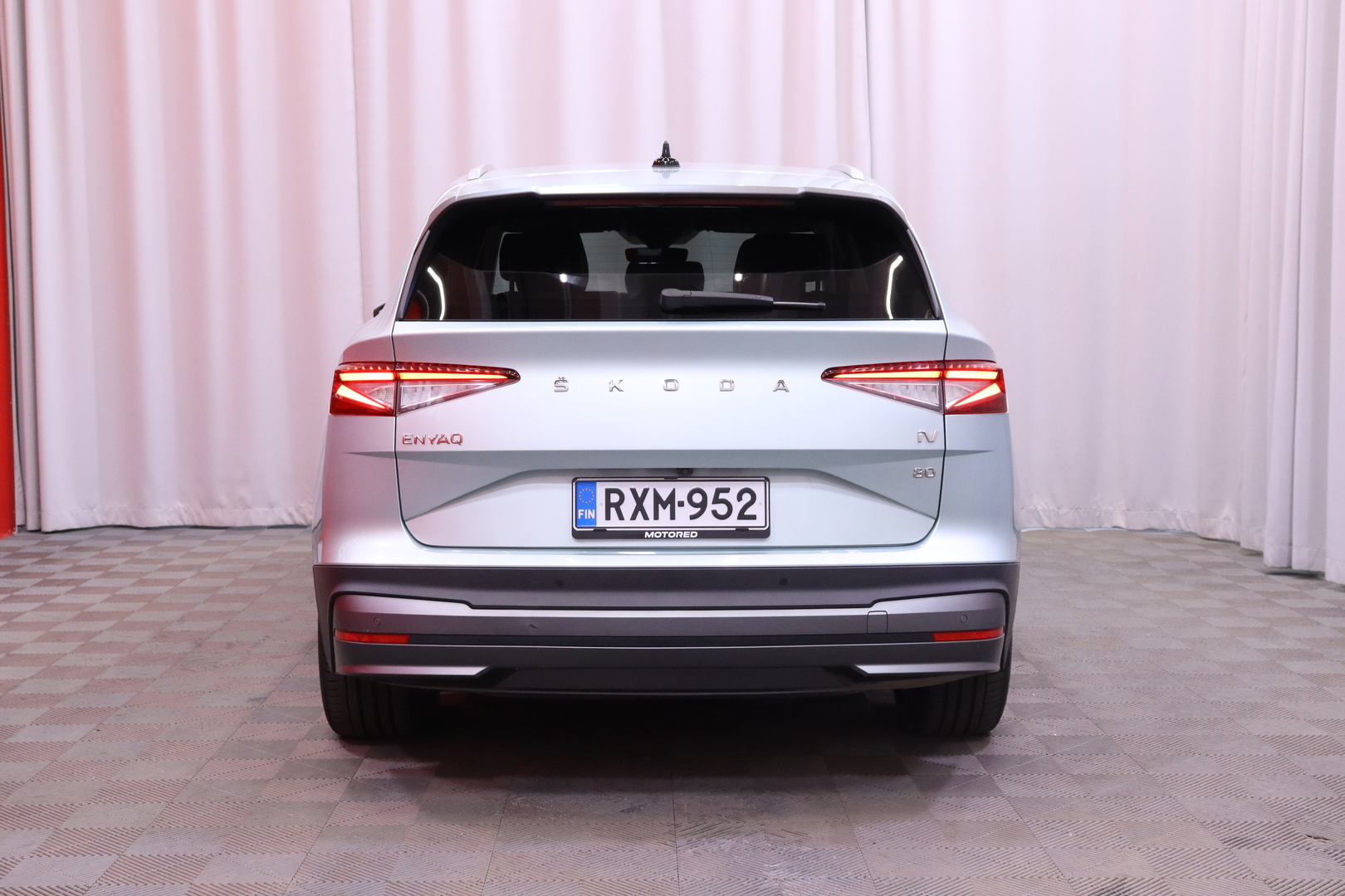Skoda - Enyaq - 80 iV // Desing Suite / DCC-alusta / Matrix / ACC / Panorama / Koukku / HUD / / Koukku / Muistipaketti / - Maastoauto