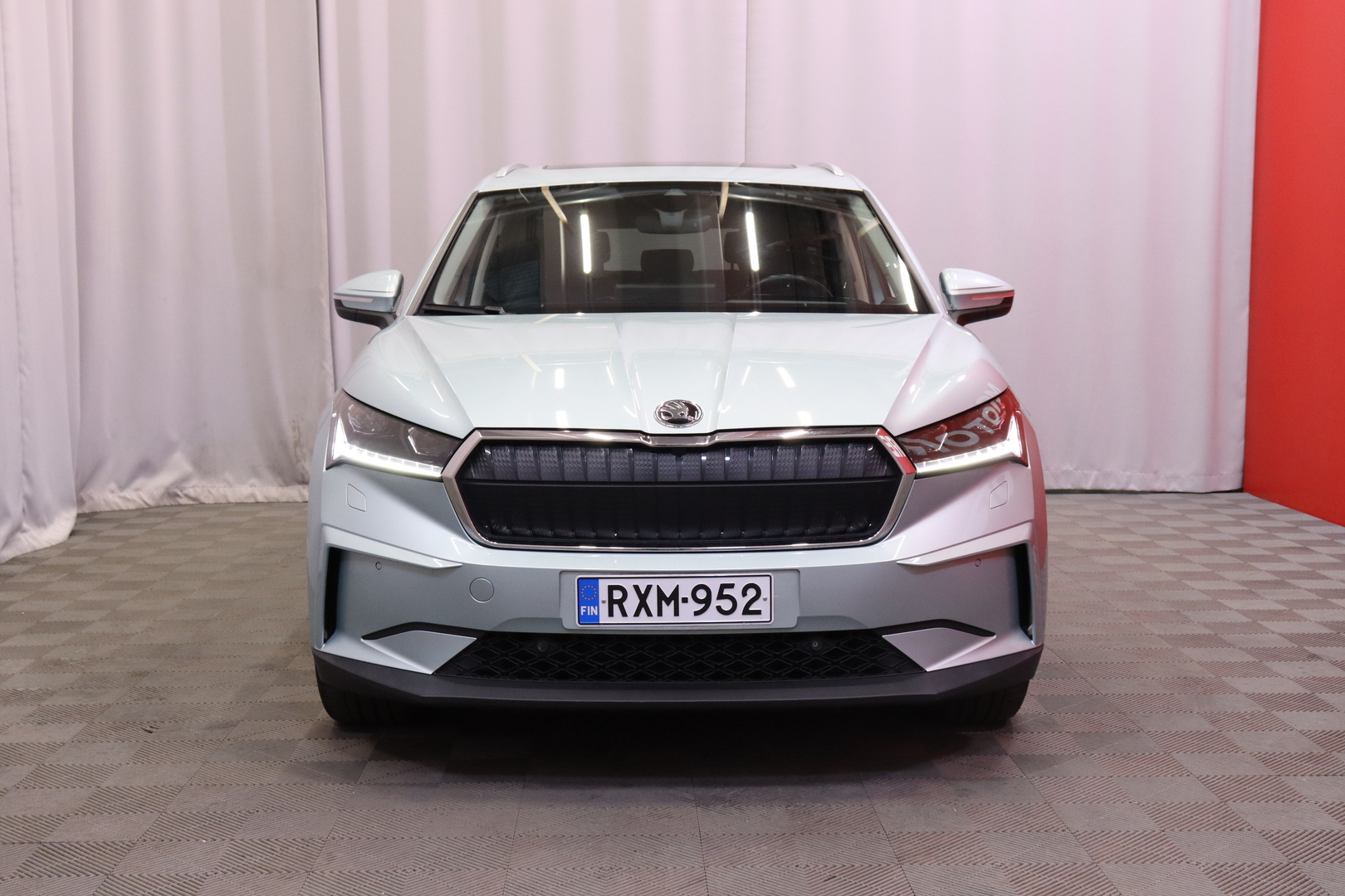 Skoda - Enyaq - 80 iV // Desing Suite / DCC-alusta / Matrix / ACC / Panorama / Koukku / HUD / / Koukku / Muistipaketti / - Maastoauto