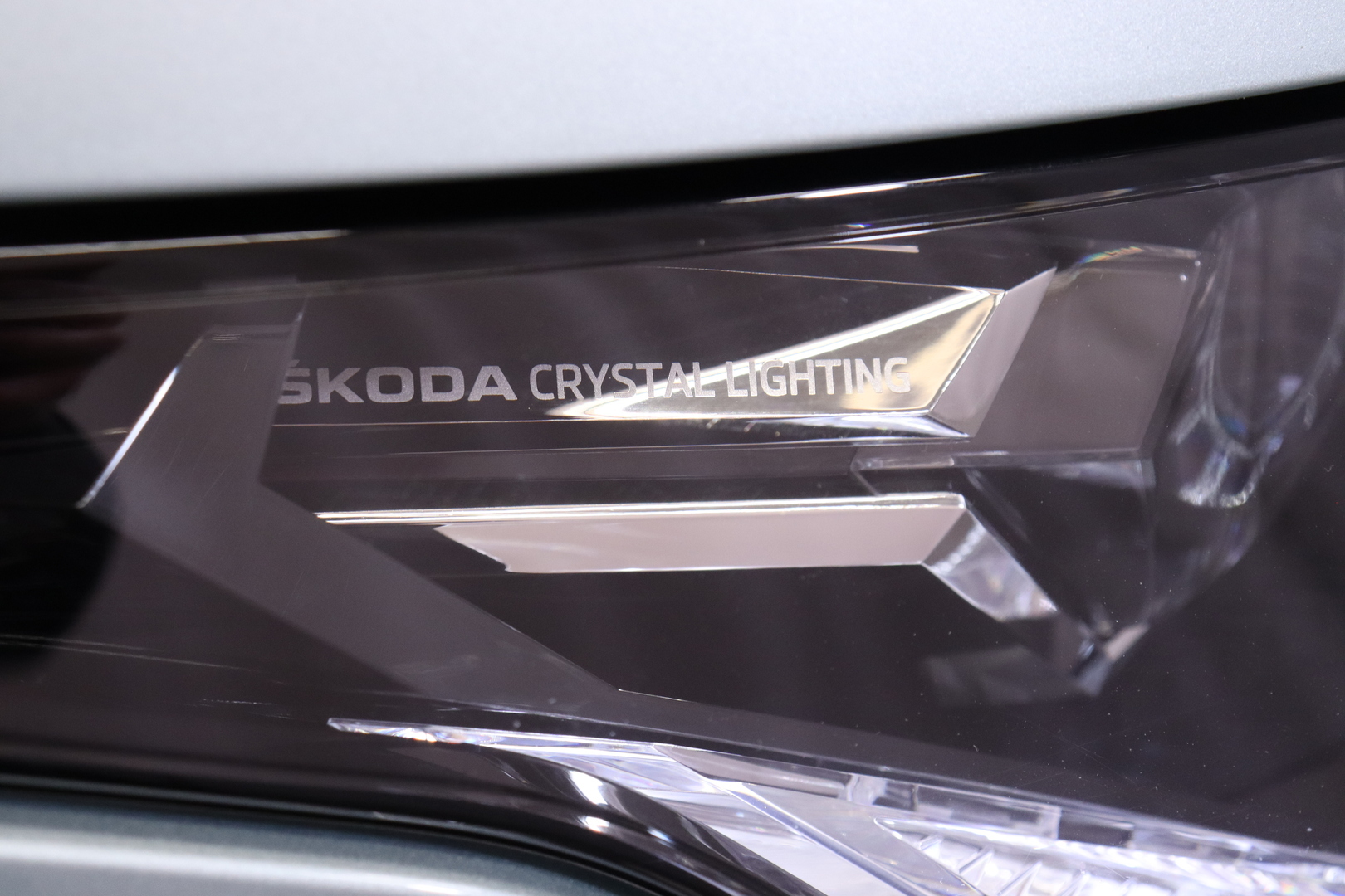 Skoda - Enyaq - 80 iV // Desing Suite / DCC-alusta / Matrix / ACC / Panorama / Koukku / HUD / / Koukku / Muistipaketti / - Maastoauto