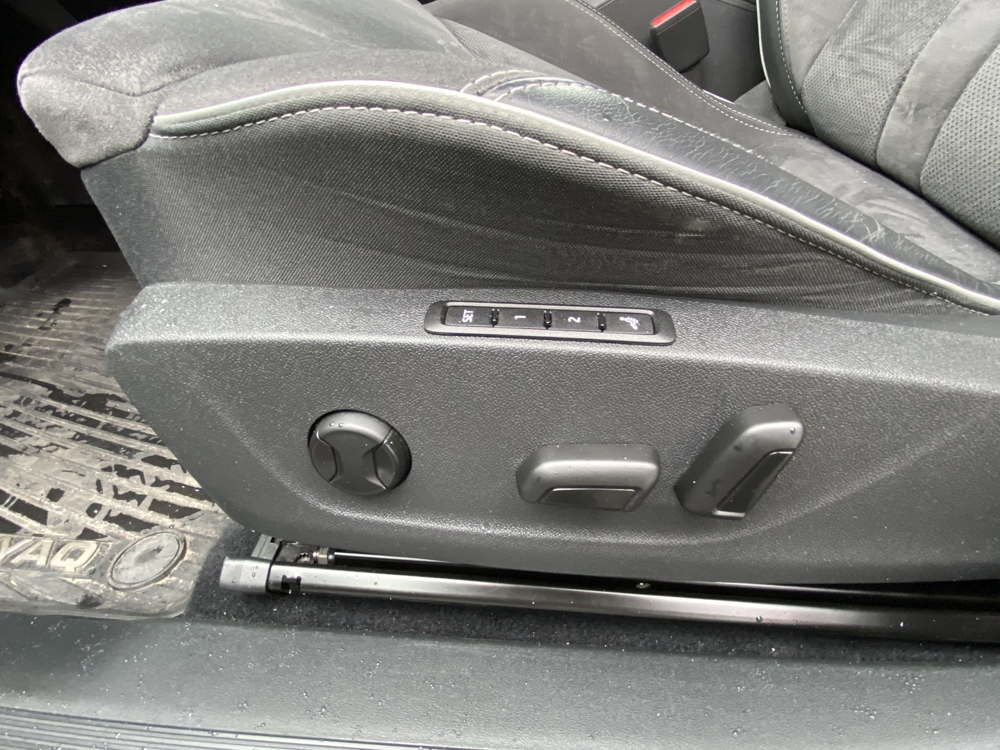 Skoda - Enyaq - iV 80x Sportline / Matrix LED / ACC / Koukku / Kamera / Canton / ILP / Hieronta / Muistipenkit - Maastoauto