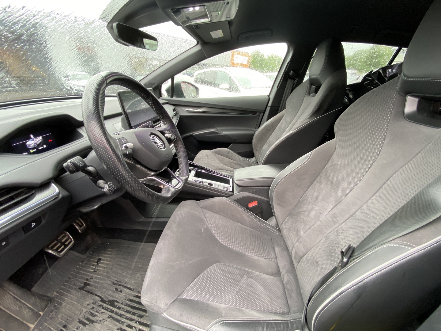 Skoda - Enyaq - iV 80x Sportline / Matrix LED / ACC / Koukku / Kamera / Canton / ILP / Hieronta / Muistipenkit - Maastoauto