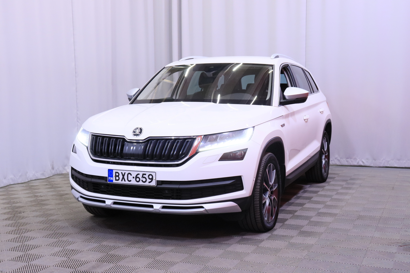Skoda - Kodiaq - 2,0 TDI 190 4x4 Scout DSG Autom. // Jakopää tehty 11/2025 / 7-P / 1.om. Suomi auto / ACC / Webasto / Canton / Koukku // - Maastoauto