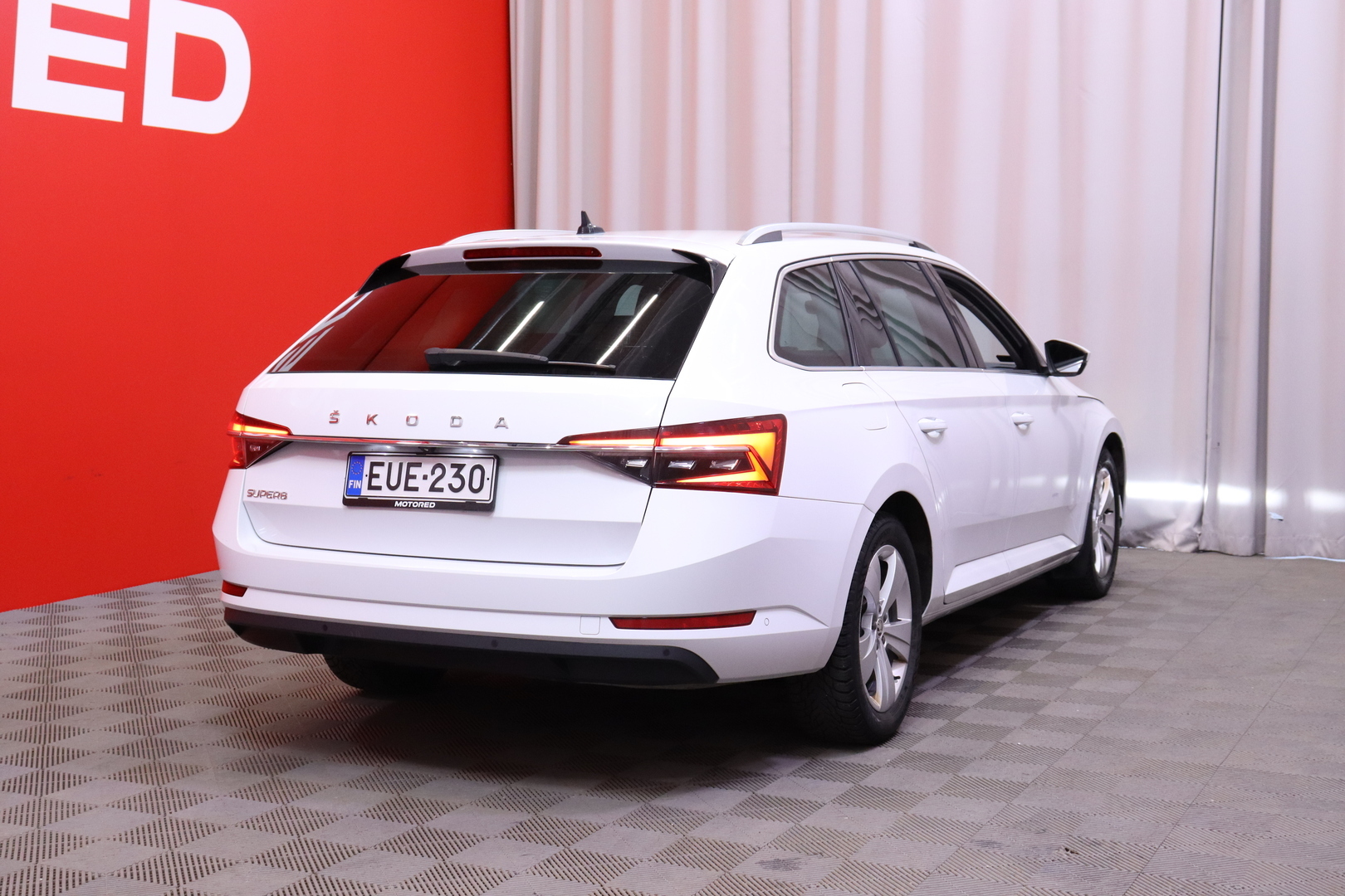 Skoda - Superb - Combi 1.5 TSI ACT Style BusinessLine DSG Autom. // Suomi-auto / Seisonta-lämmitys / MirrorLink / Navi / ACC // - Farmari