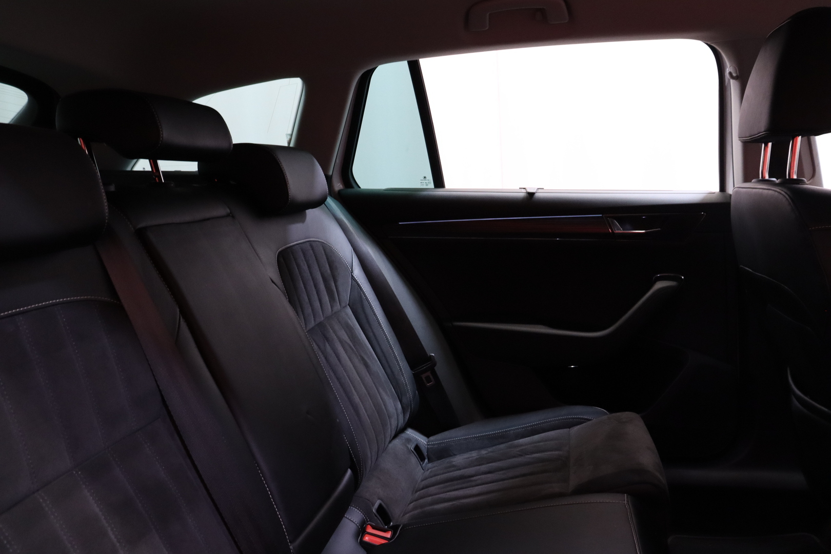 Skoda - Superb - Combi 1.5 TSI ACT Style BusinessLine DSG Autom. // Suomi-auto / Seisonta-lämmitys / MirrorLink / Navi / ACC // - Farmari