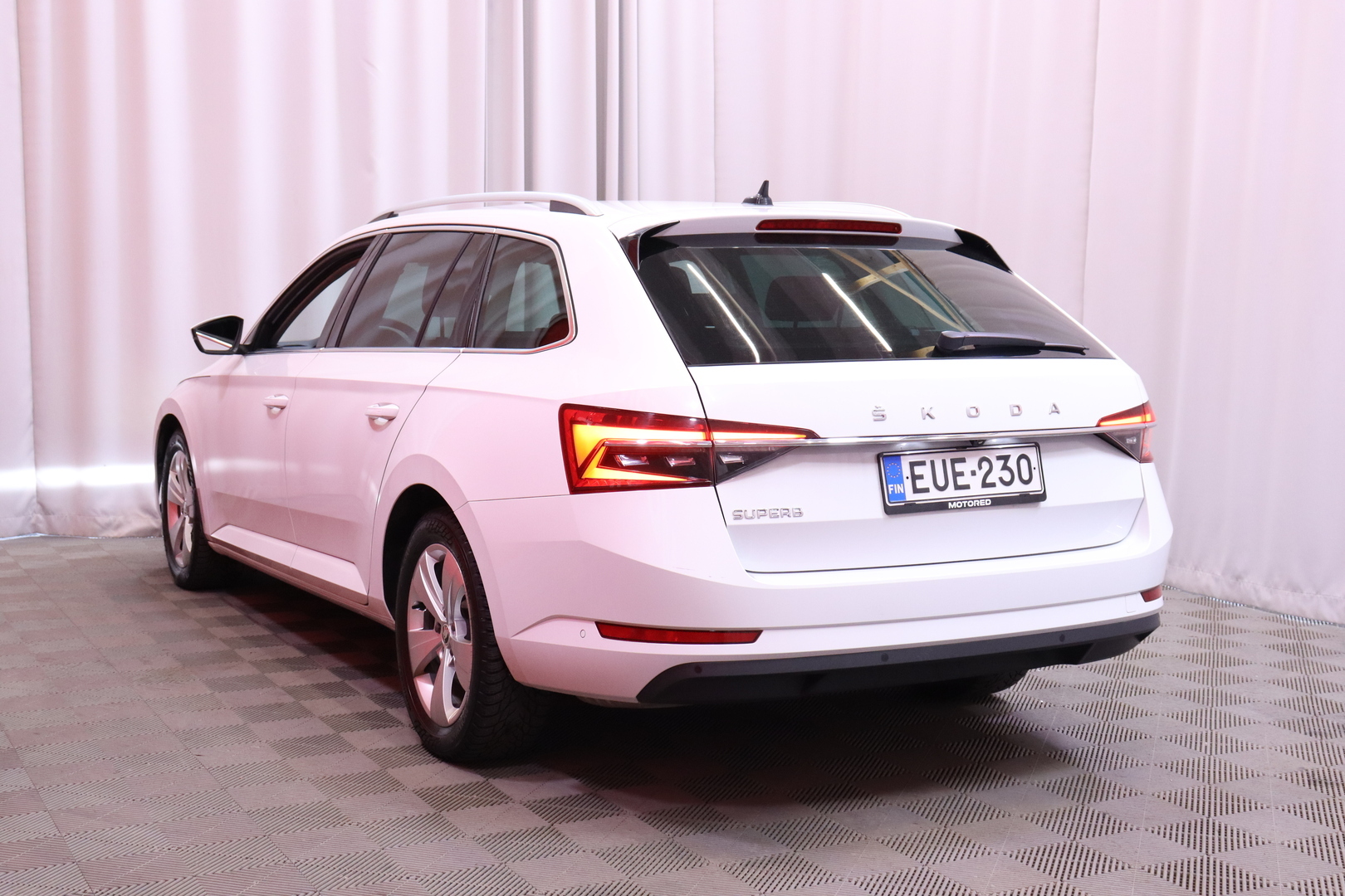 Skoda - Superb - Combi 1.5 TSI ACT Style BusinessLine DSG Autom. // Suomi-auto / Seisonta-lämmitys / MirrorLink / Navi / ACC // - Farmari