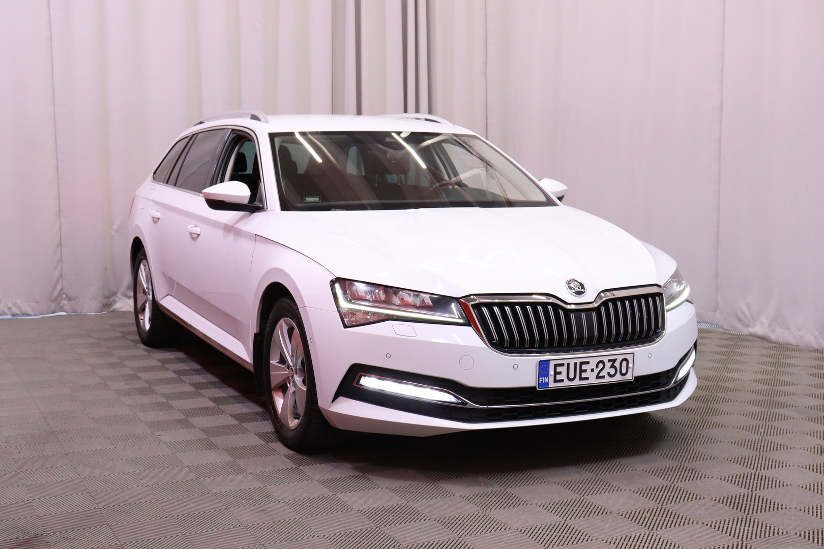 Skoda - Superb - Combi 1.5 TSI ACT Style BusinessLine DSG Autom. // Suomi-auto / Seisonta-lämmitys / MirrorLink / Navi / ACC // - Farmari
