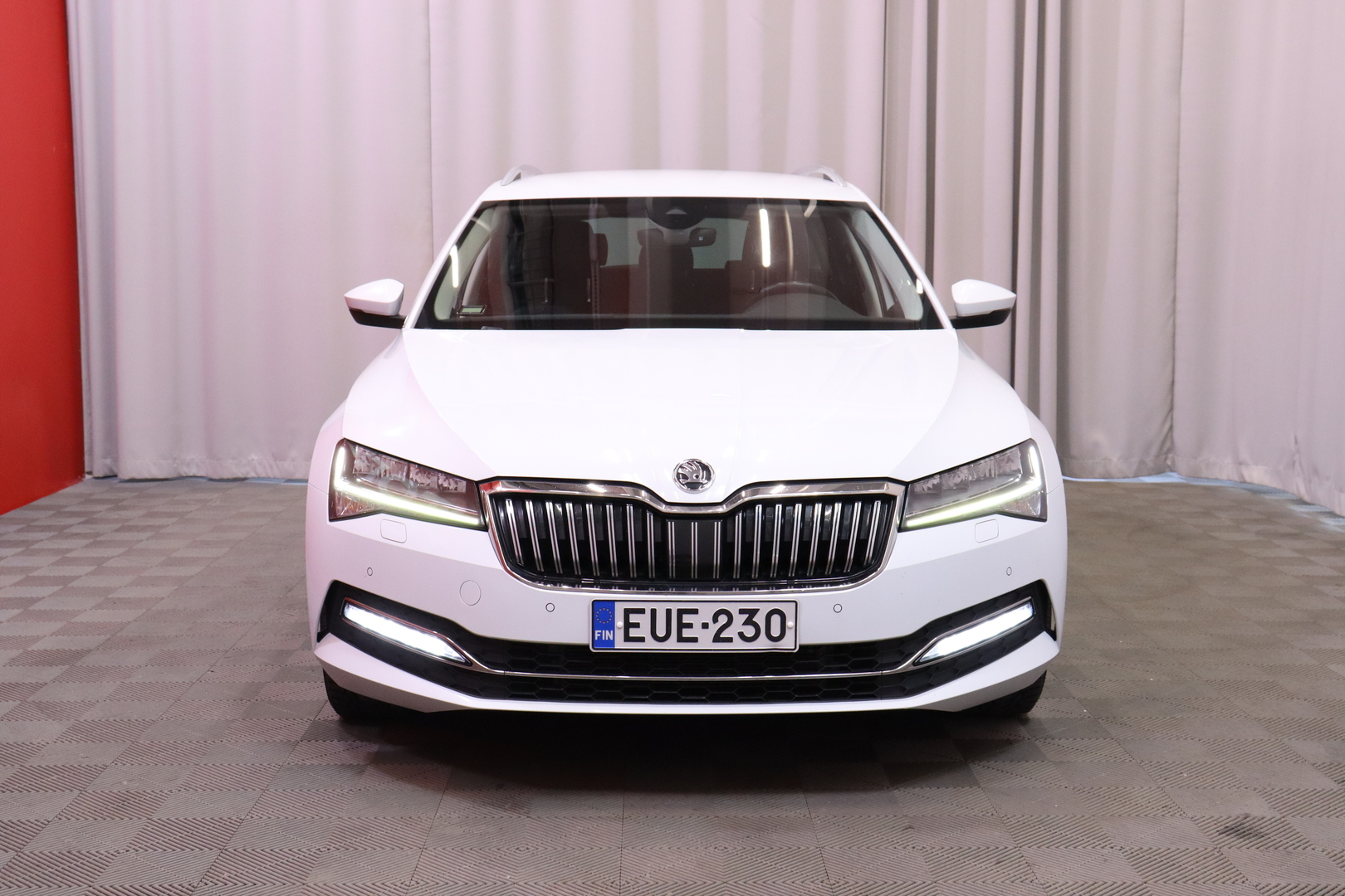 Skoda - Superb - Combi 1.5 TSI ACT Style BusinessLine DSG Autom. // Suomi-auto / Seisonta-lämmitys / MirrorLink / Navi / ACC // - Farmari