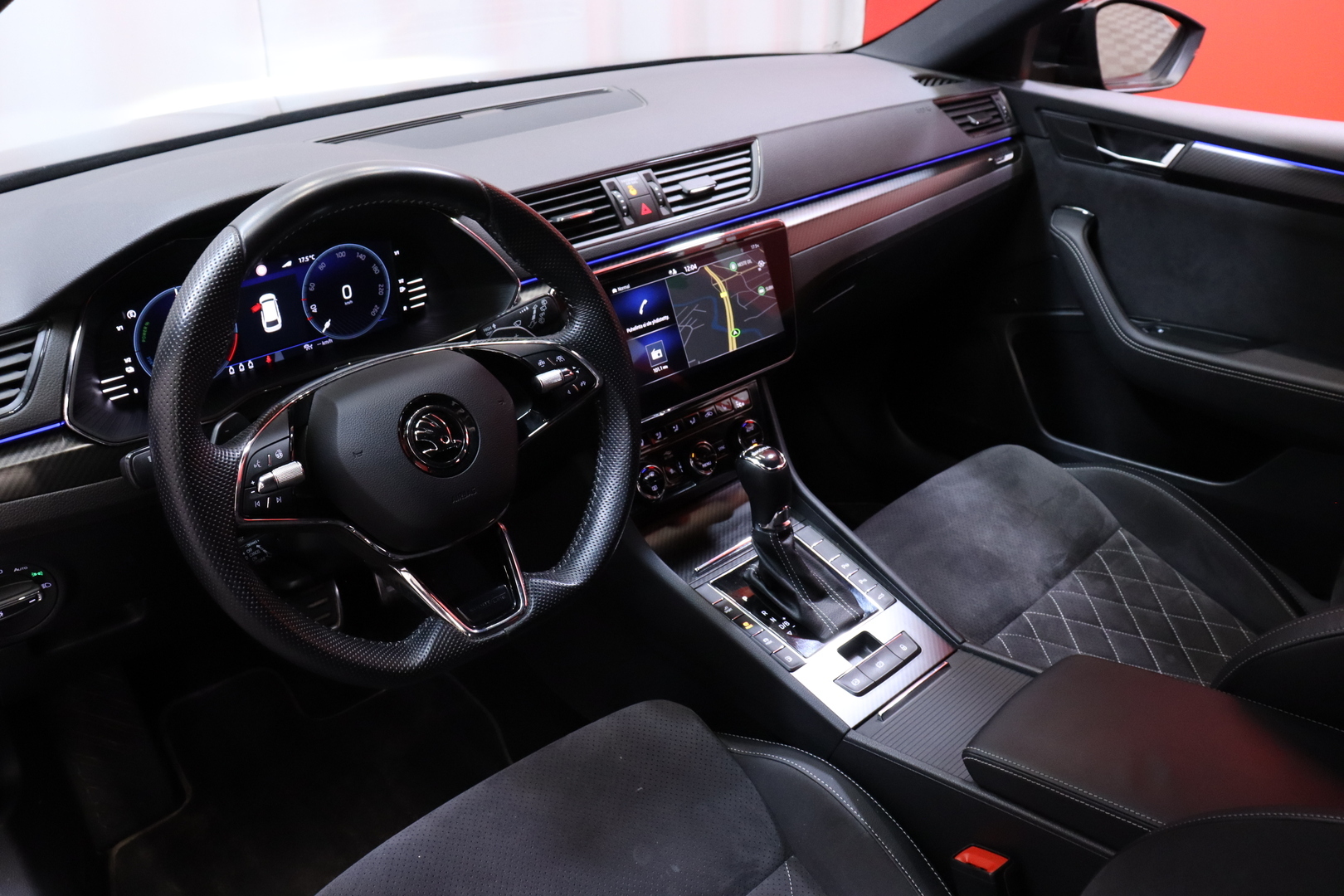 Skoda - Superb - Combi 1.4 TSI PHEV SportLine iV DSG Autom. // Canton / Matrix LED / Webasto / ACC / Vetokoukku / Navi / AppleCarPlay // - Farmari