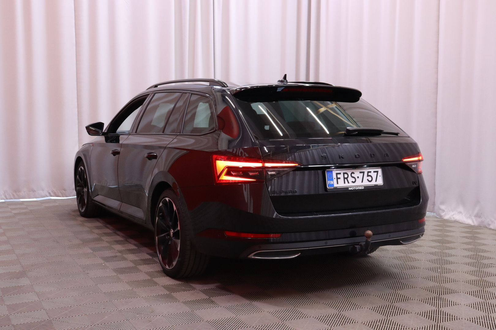 Skoda - Superb - Combi 1.4 TSI PHEV SportLine iV DSG Autom. // Canton / Matrix LED / Webasto / ACC / Vetokoukku / Navi / AppleCarPlay // - Farmari