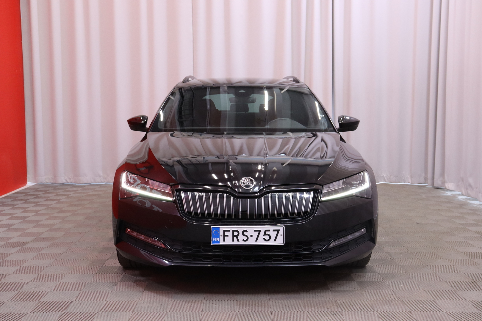 Skoda - Superb - Combi 1.4 TSI PHEV SportLine iV DSG Autom. // Canton / Matrix LED / Webasto / ACC / Vetokoukku / Navi / AppleCarPlay // - Farmari
