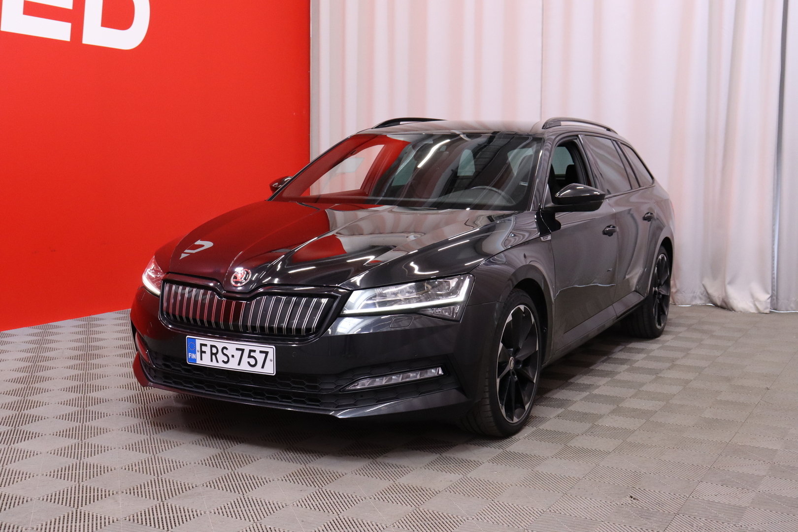 Skoda - Superb - Combi 1.4 TSI PHEV SportLine iV DSG Autom. // Canton / Matrix LED / Webasto / ACC / Vetokoukku / Navi / AppleCarPlay // - Farmari