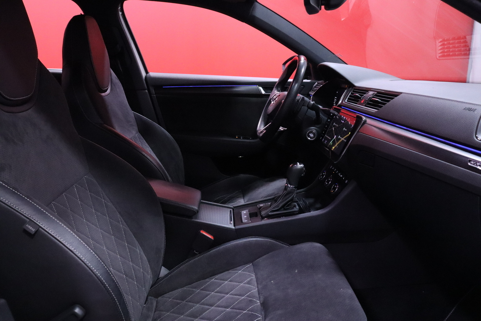 Skoda - Superb - 1.5 TSI ACT SportLine DSG Autom. // Webasto / ACC / Matrix / Sähköpenkki muistilla / SmartLink / Koukku / - Sedan
