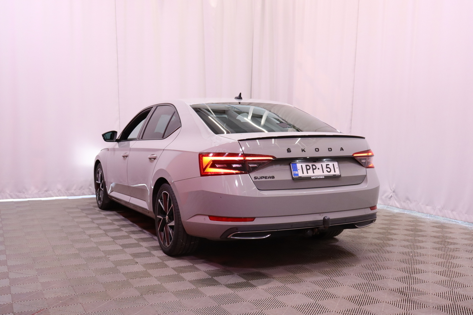 Skoda - Superb - 1.5 TSI ACT SportLine DSG Autom. // Webasto / ACC / Matrix / Sähköpenkki muistilla / SmartLink / Koukku / - Sedan