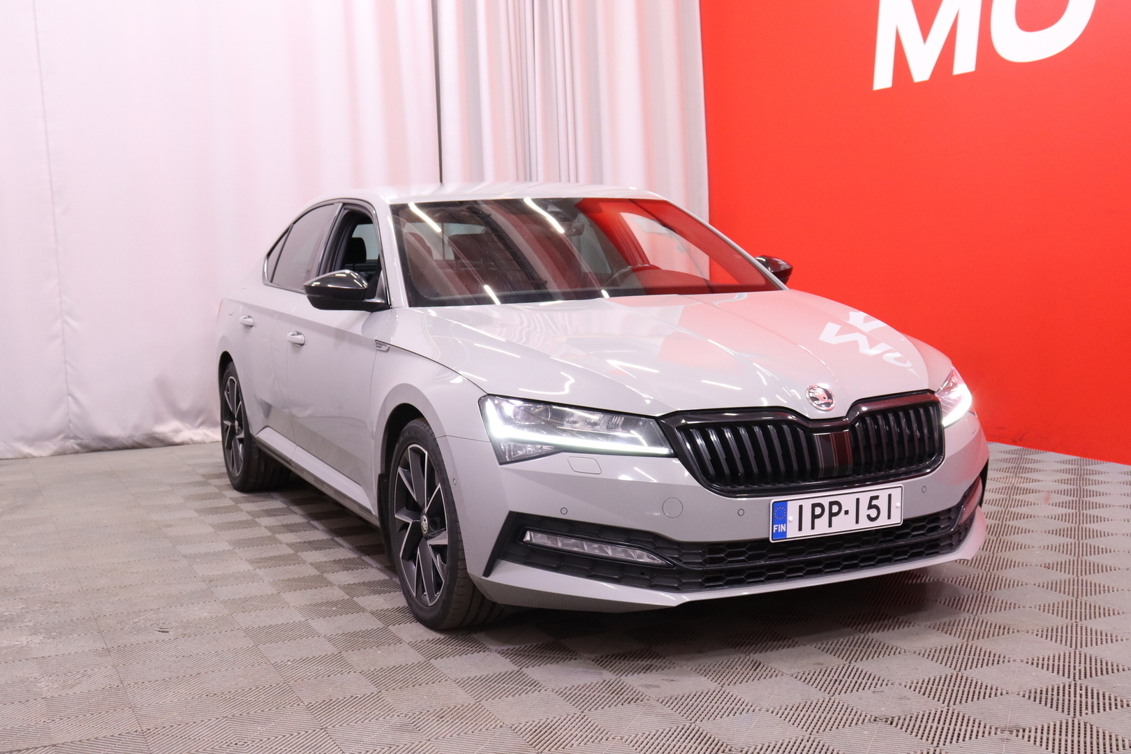 Skoda - Superb - 1.5 TSI ACT SportLine DSG Autom. // Webasto / ACC / Matrix / Sähköpenkki muistilla / SmartLink / Koukku / - Sedan