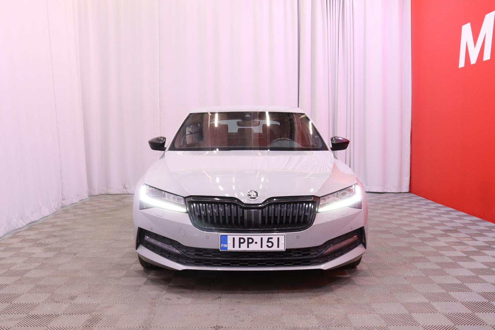 Skoda - Superb - 1.5 TSI ACT SportLine DSG Autom. // Webasto / ACC / Matrix / Sähköpenkki muistilla / SmartLink / Koukku / - Sedan