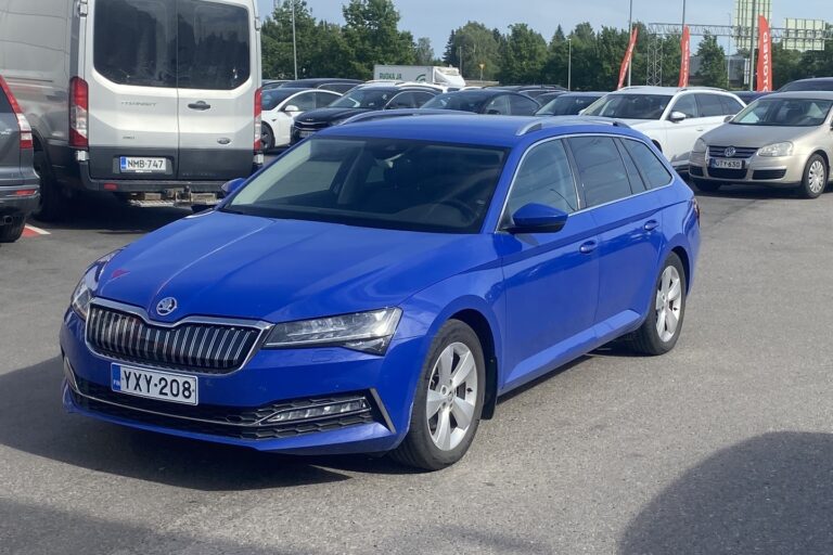 Skoda - Superb - Combi 1,4 TSI PHEV Style Business Edition iV DSG // ACC // Matrix // Koukku // Webasto // Hifit // - Farmari