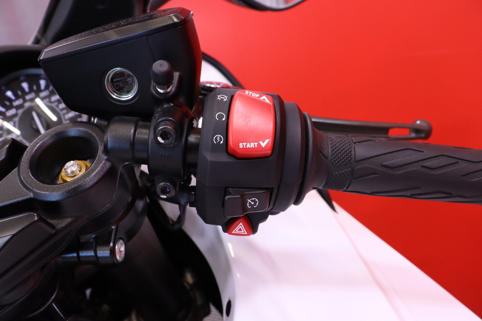 Suzuki - GSX - 1300R Hayabusa // Akrapovic / Suomi-pyörä / Huoltokirja / LC / TC / Cruise / Nyt on hieno! // - Moottoripyörä