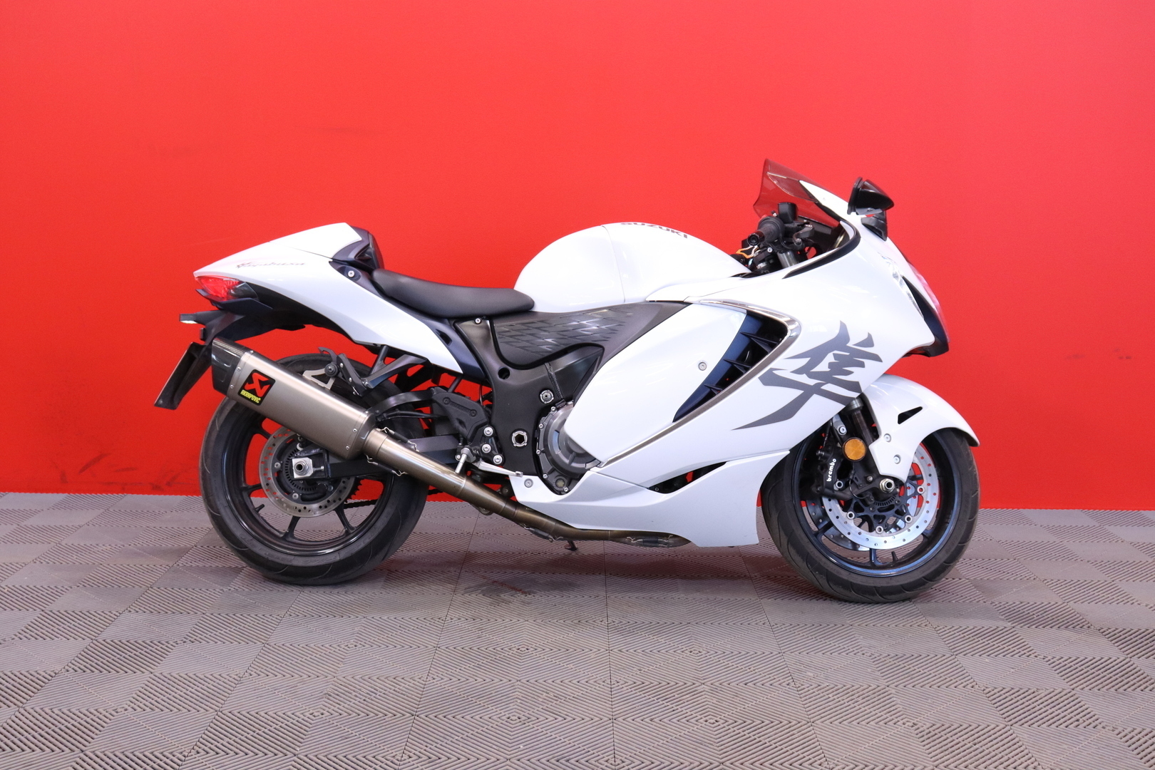 Suzuki - GSX - 1300R Hayabusa // Akrapovic / Suomi-pyörä / Huoltokirja / LC / TC / Cruise / Nyt on hieno! // - Moottoripyörä
