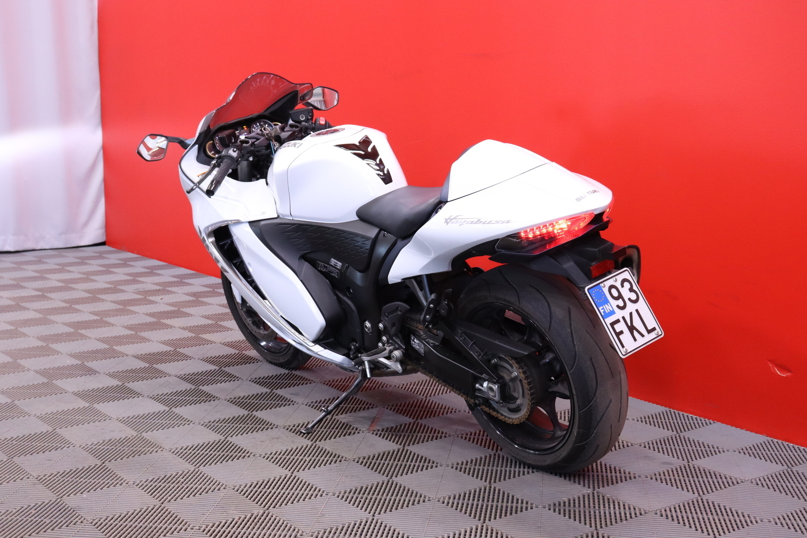Suzuki - GSX - 1300R Hayabusa // Akrapovic / Suomi-pyörä / Huoltokirja / LC / TC / Cruise / Nyt on hieno! // - Moottoripyörä