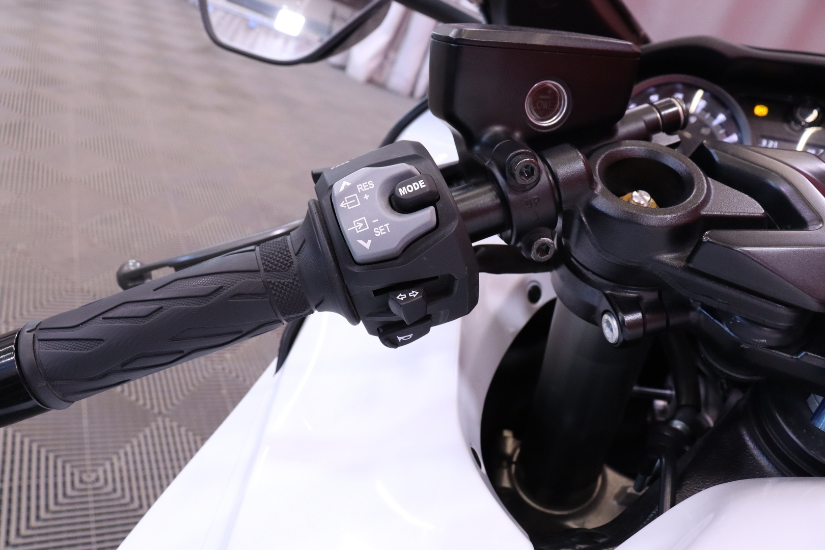Suzuki - GSX - 1300R Hayabusa // Akrapovic / Suomi-pyörä / Huoltokirja / LC / TC / Cruise / Nyt on hieno! // - Moottoripyörä