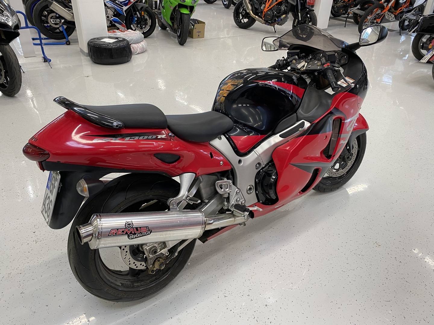 Suzuki - GSX - 1300R Hayabusa // Juuri saapunut! / Pienet kilsat / Siistikuntoinen / Hyvät renkaat / Remus // - Moottoripyörä