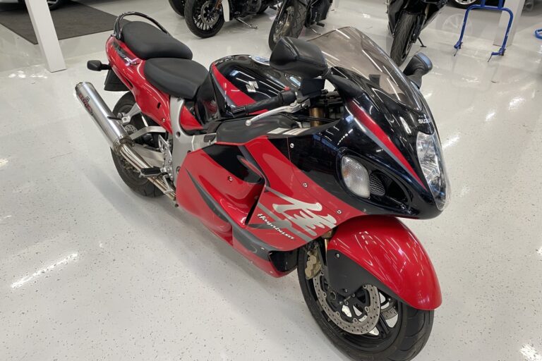 Suzuki - GSX - 1300R Hayabusa // Juuri saapunut! / Pienet kilsat / Siistikuntoinen / Hyvät renkaat / Remus // - Moottoripyörä