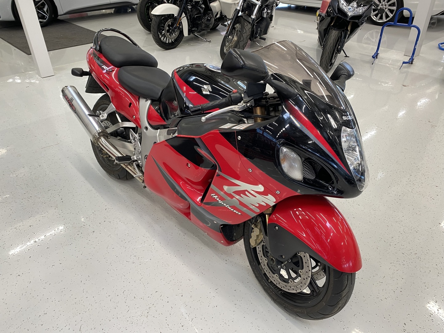 Suzuki - GSX - 1300R Hayabusa // Juuri saapunut! / Pienet kilsat / Siistikuntoinen / Hyvät renkaat / Remus // - Moottoripyörä