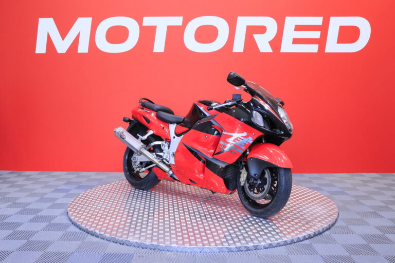 Suzuki - GSX - 1300R Hayabusa // Juuri saapunut! / Pienet kilsat / Siistikuntoinen / Hyvät renkaat / Remus // - Moottoripyörä
