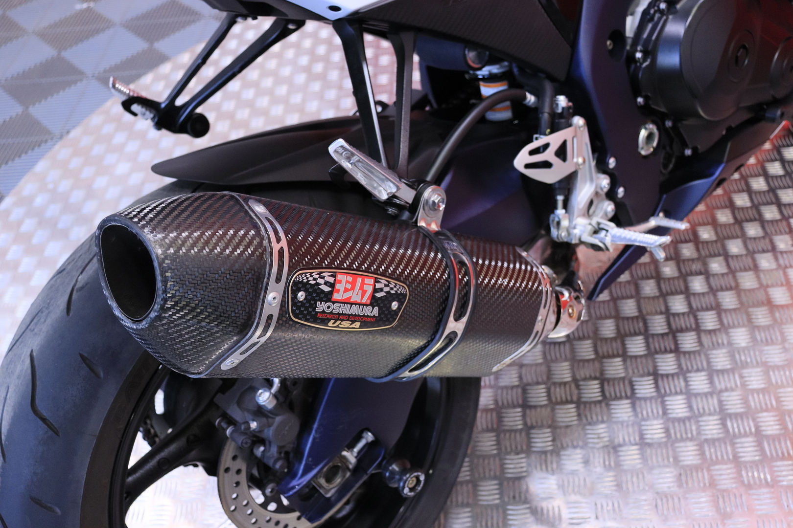 Suzuki - GSX-R - 1000 // Yoshimura / Huoltokirja / KYB // - Moottoripyörä