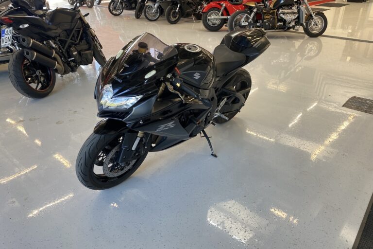 Suzuki - GSX-R - 600 // Juuri saapunut! / Arrow / Shifteri / Kaatumatapit // - Moottoripyörä