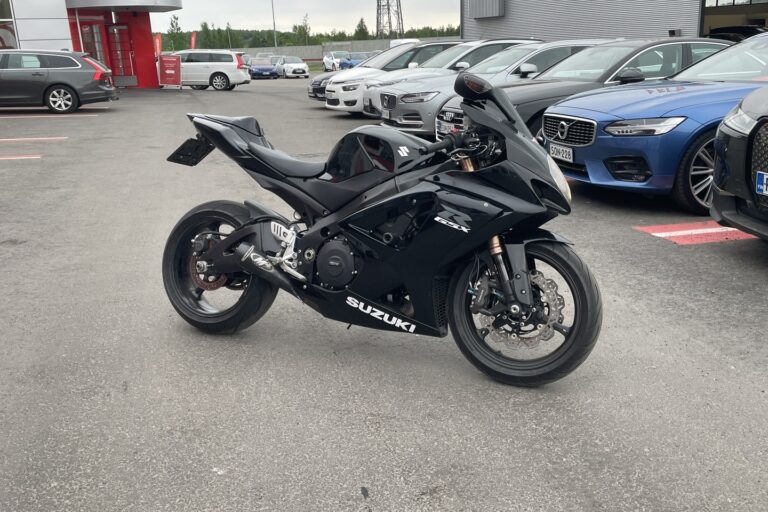 Suzuki - GSX-R - 1000 // Juuri saapunut! / Ducktail / Slipari / Vaihdenäyttö // - Moottoripyörä
