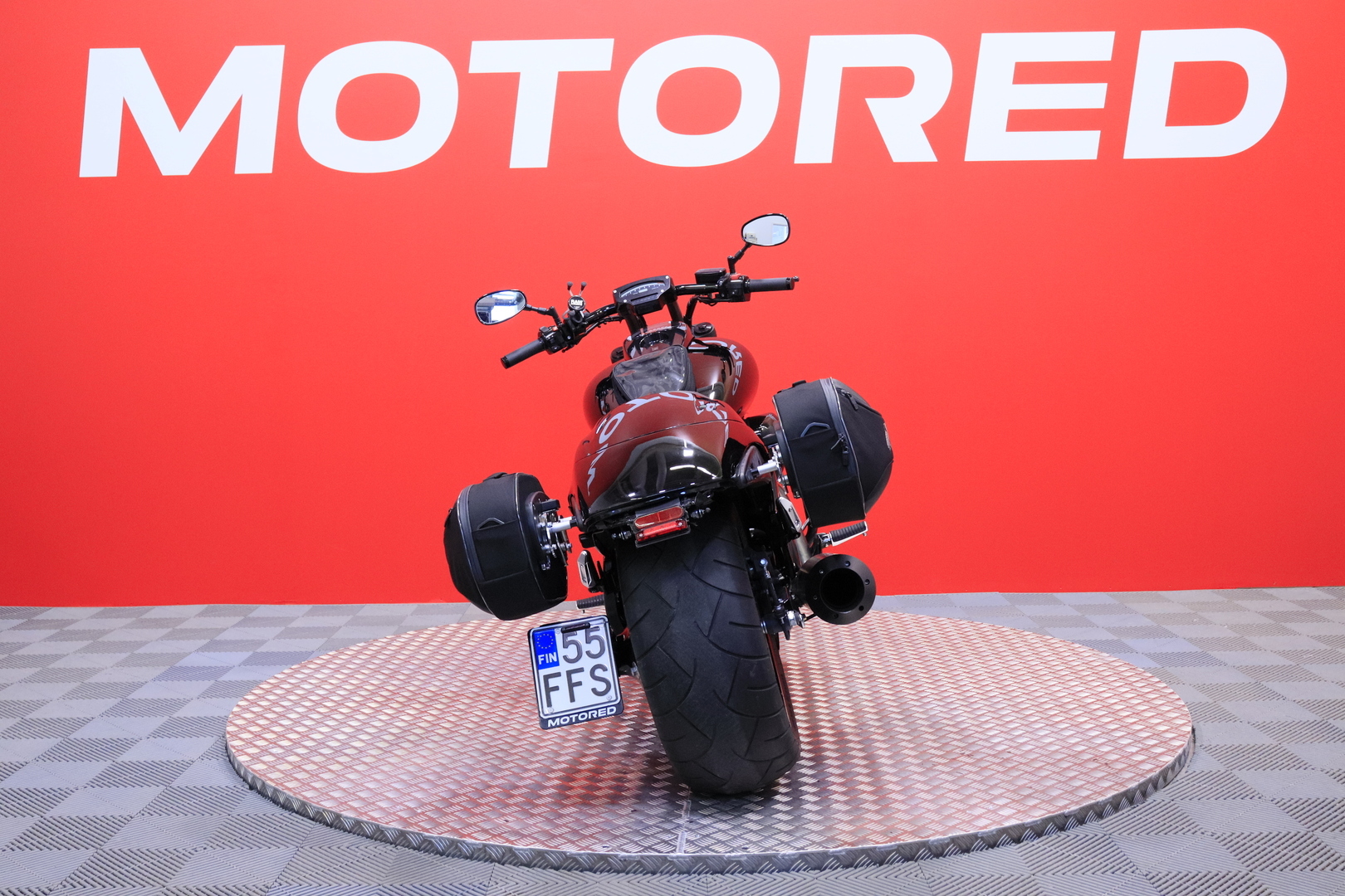 Suzuki - INTRUDER - M1800R // 1. Om. Suomi-pyörä // 3x laukut // Revo-putkisto - Moottoripyörä