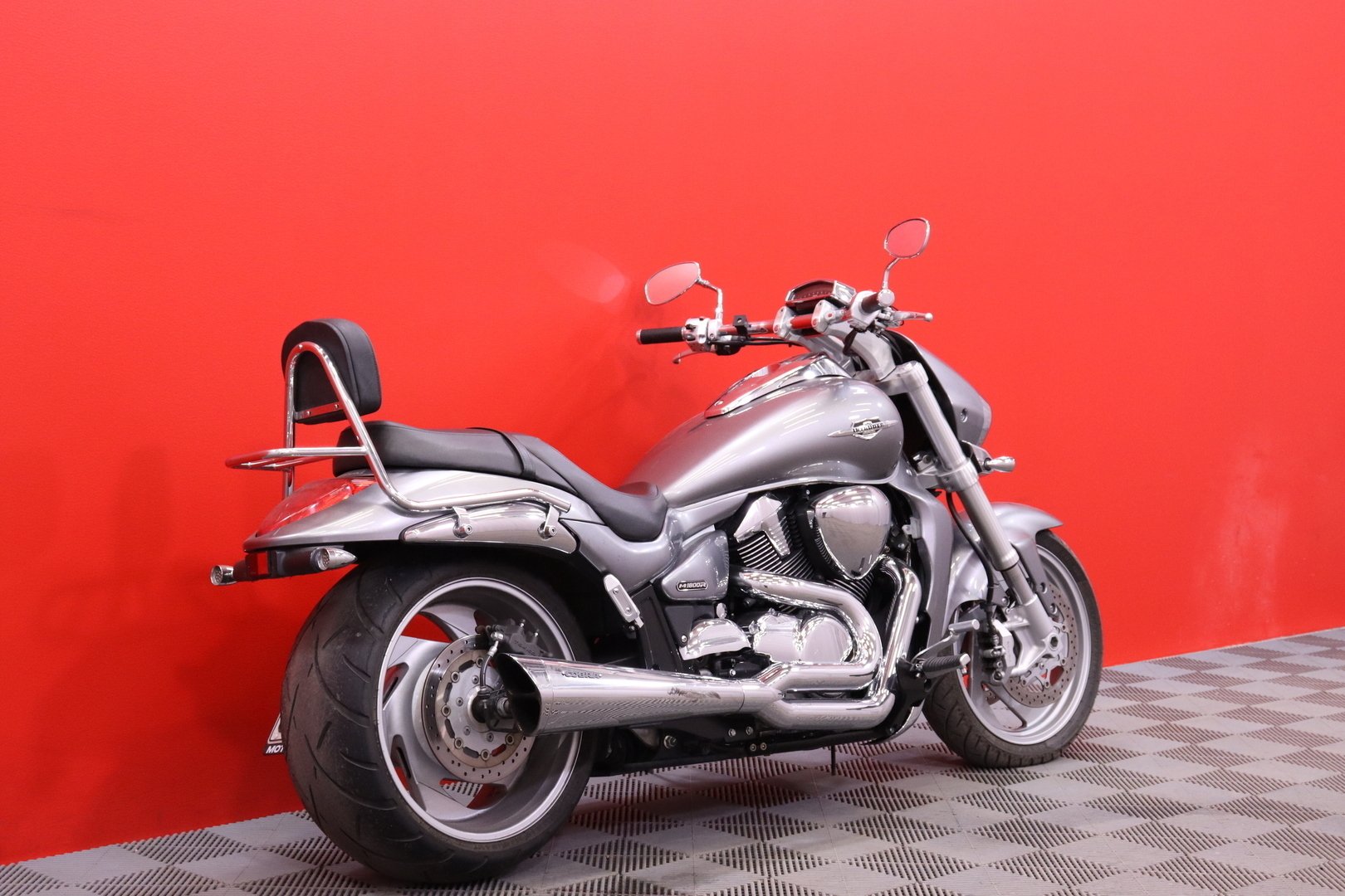 Suzuki - INTRUDER - M1800R // Cobra Putkisto / Huoltokirja / Sissybar // - Moottoripyörä
